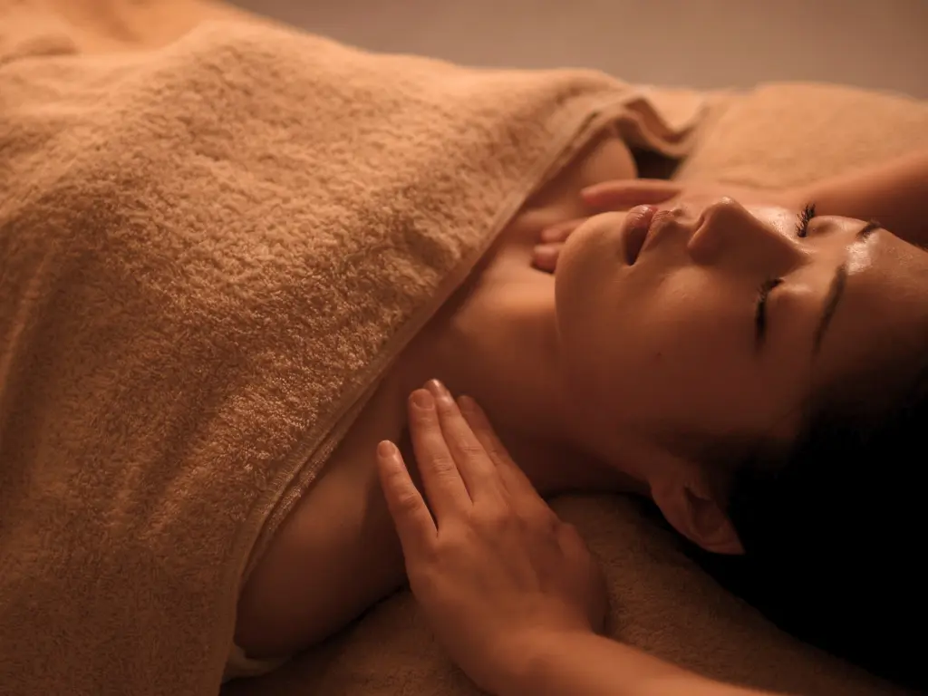 ベーシックリフト美容鍼＋肩甲骨はがし/猫背矯正